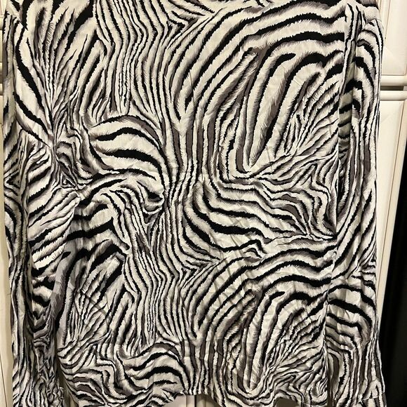 Zebra Stripe Curved Hem Shirt M - Picture 4 of 6